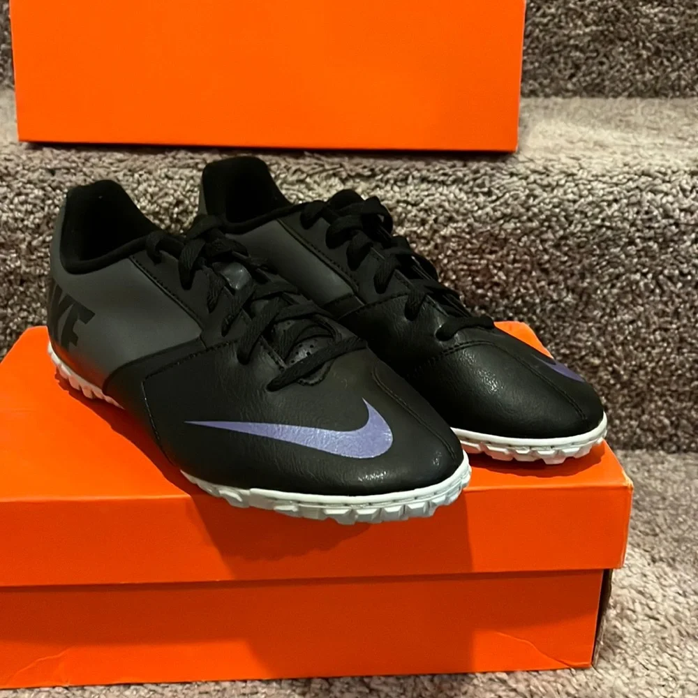 Nike Bomba Jr II Soccer Cleats Indoor shoes new 580443 050 Youth Big Boy 4.5 Y